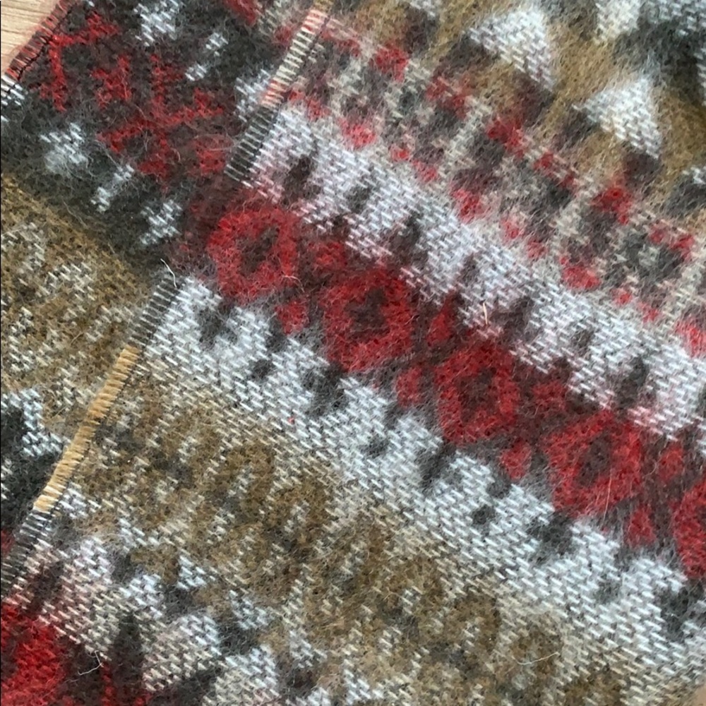 Aztec Scarf - Picture 2 of 2